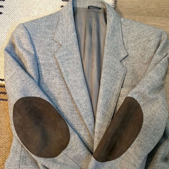 Vintage Gray Blazer with Brown Suede Elbow Patches - Picture 8 of 9